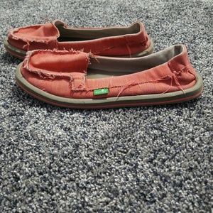 Sanuk shoes